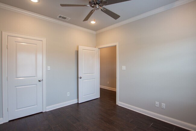 Building Photo - Available Now! Stunning 3 Bedroom 2 Bath Home in Whitehouse!