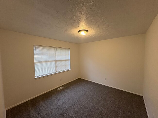 Building Photo - For rent