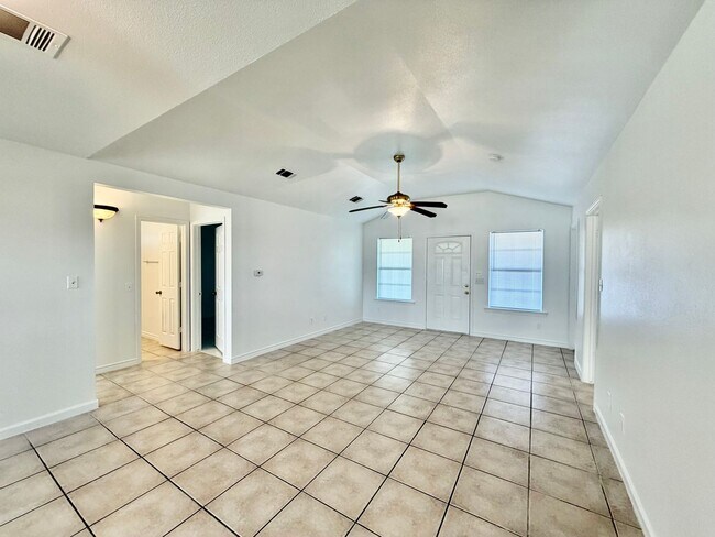 Building Photo - 167 Shelley Ln
