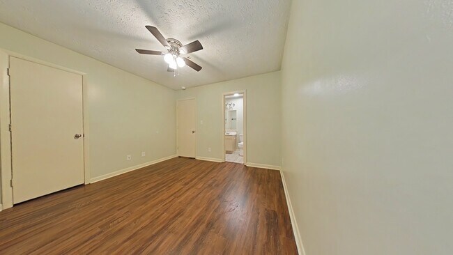 Building Photo - 3355 Galleria Dr