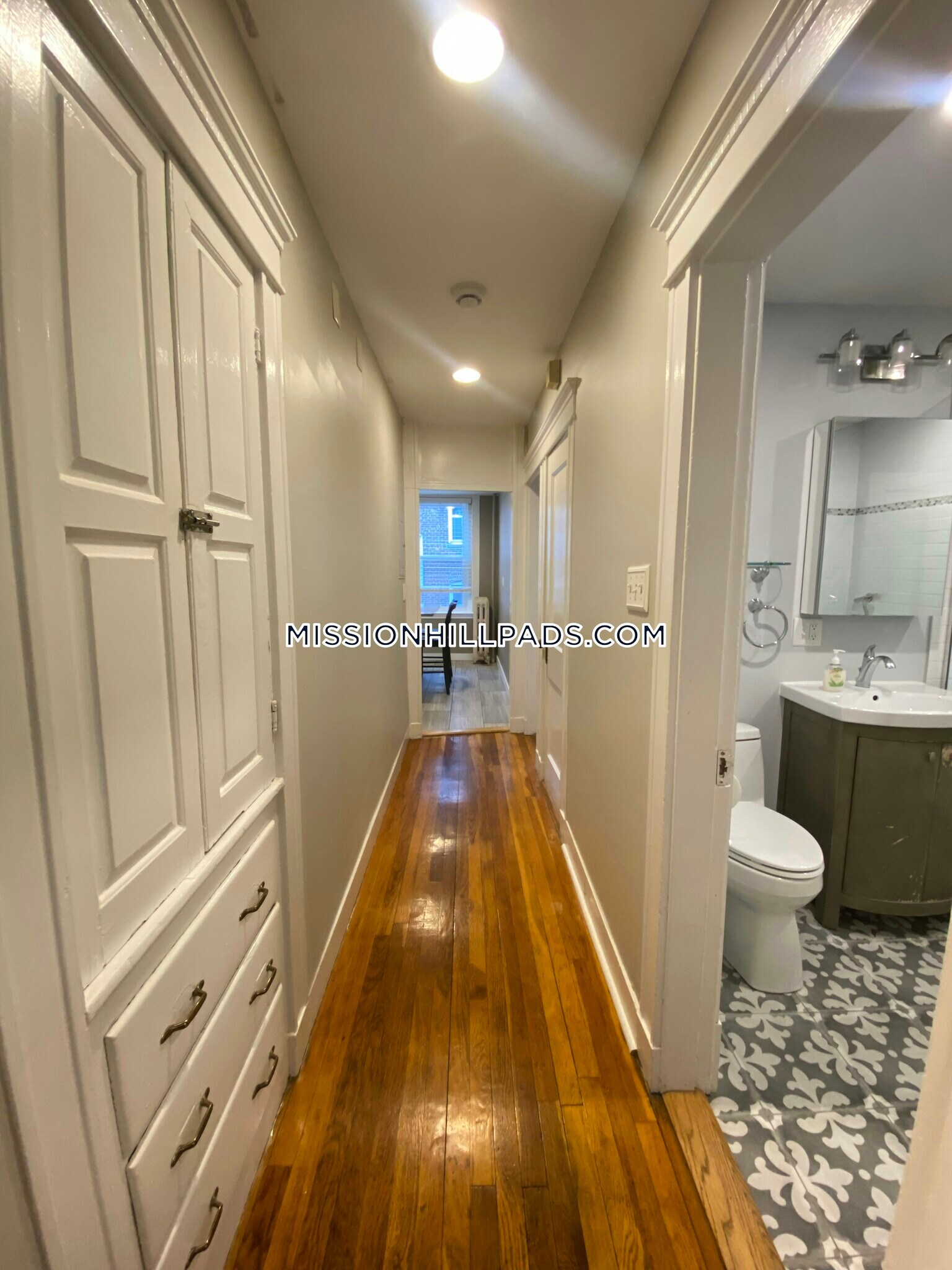 Building Photo - 386 Riverway