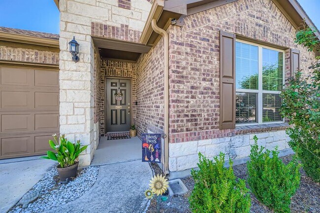 Building Photo - 3313 De Torres Cir
