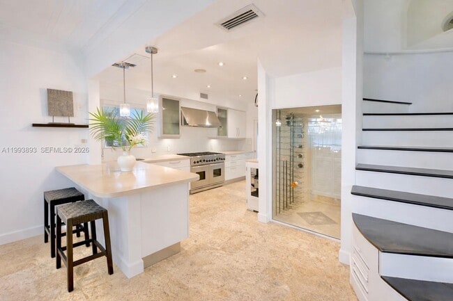 Building Photo - 224 S Coconut Ln