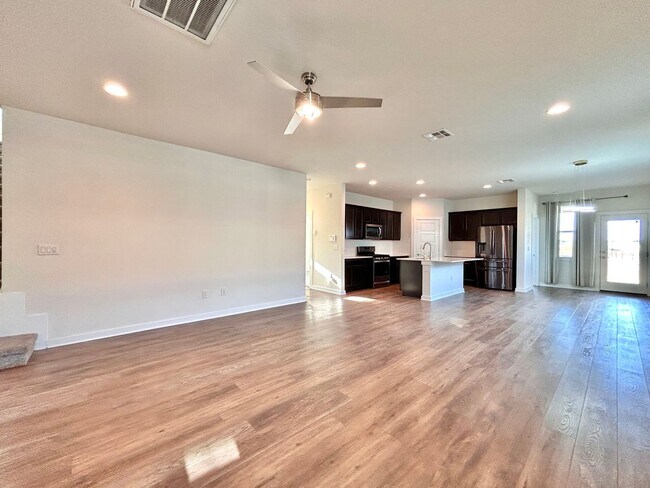 Building Photo - Spacious 4/BR 3/BA Home with Modern Upgrades