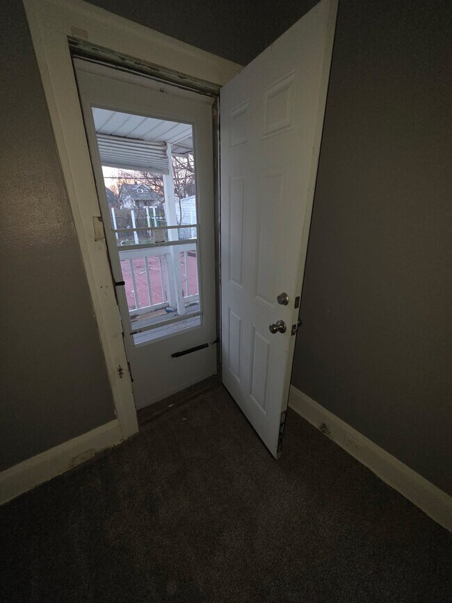 Building Photo - 4004 E 147th St