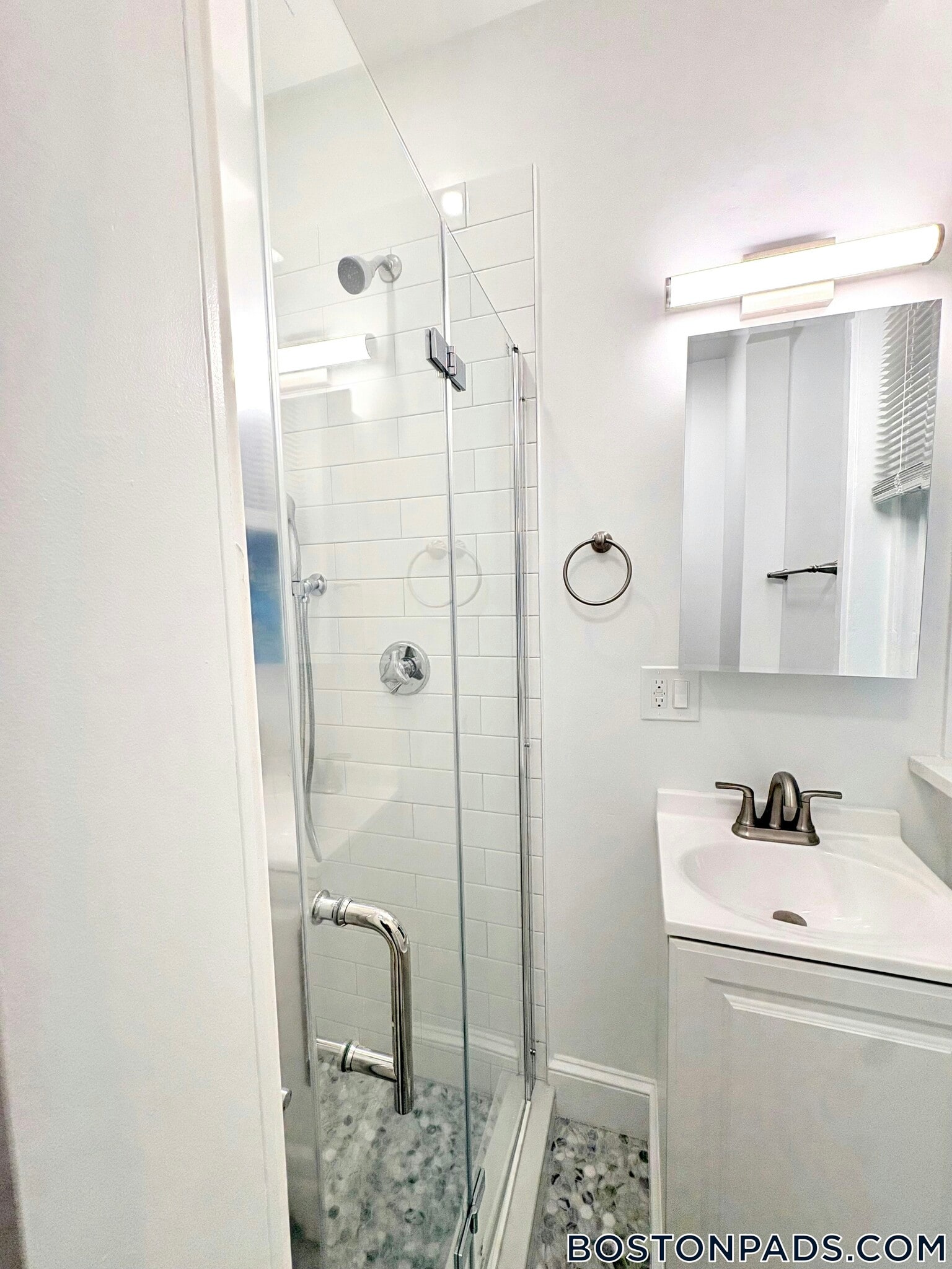 Building Photo - 137 Park Dr