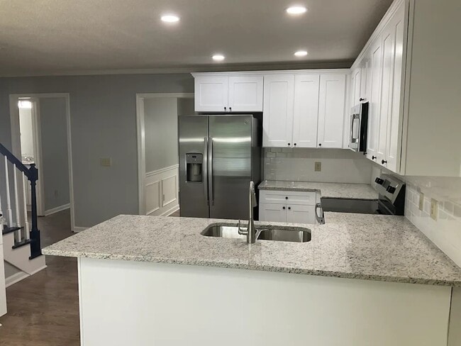 Building Photo - 5551 Fallsbrook Trce