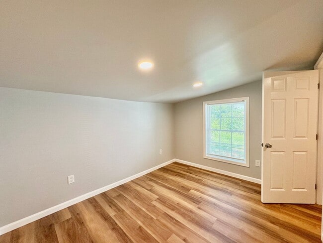 Building Photo - Your search ends here! Rent today!!