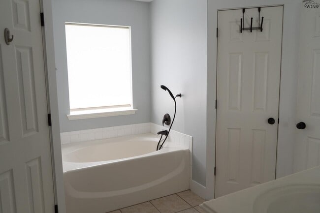 Building Photo - 5 Libby Ct