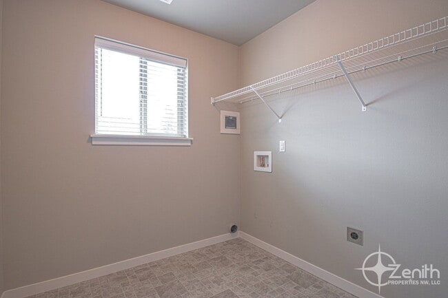 Building Photo - 1308 NE 82nd Dr