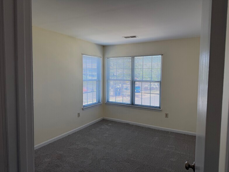 Building Photo - 8610 Beekman Pl