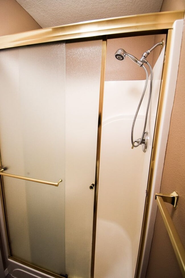 Building Photo - Move In Special!  $1000 Off!  Beautiful Spacious Home!