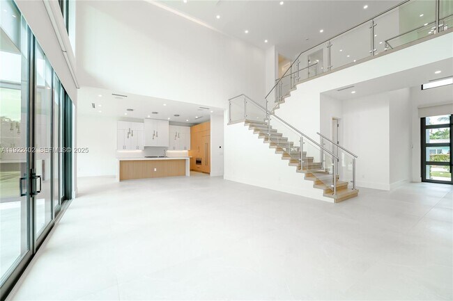 Building Photo - 333 NE Spanish Ct