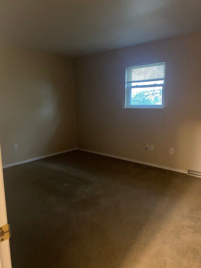 Building Photo - 4238 Mohican Dr