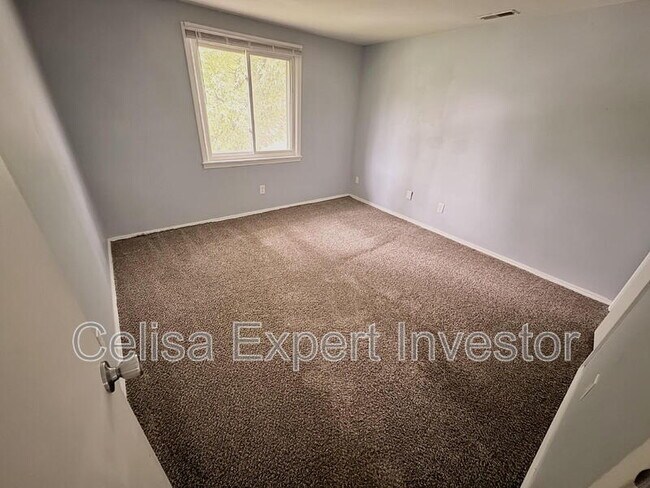 Building Photo - 4705 Hartford Dr