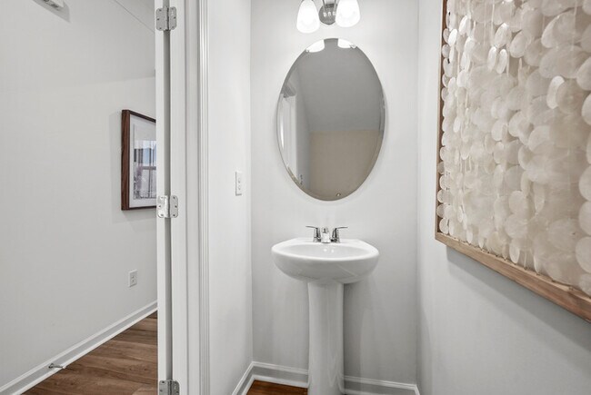 Building Photo - 12004 Oak St