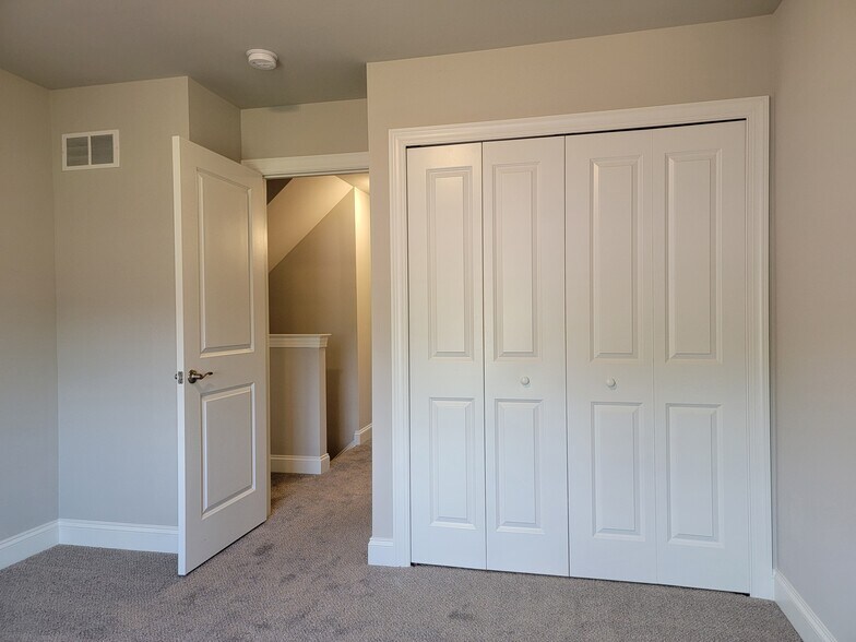 Building Photo - 256 Sage Blvd