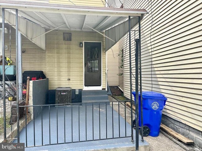 Building Photo - 521 S 17th St