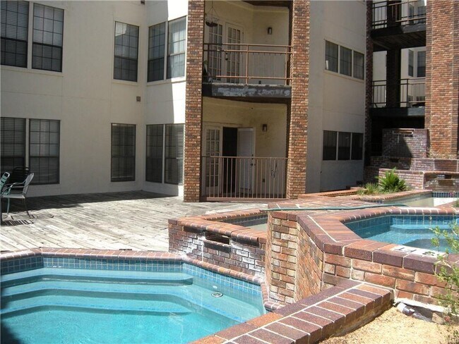 Building Photo - 3001 Cedar St