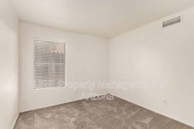Building Photo - 12406 W Roanoke Ave