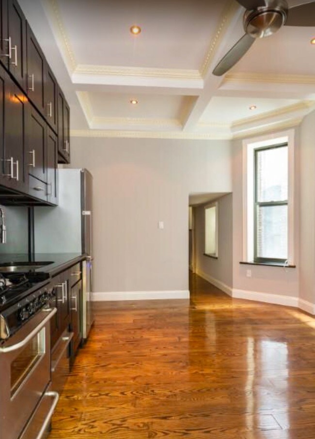 Primary Photo - 9 W 103rd St