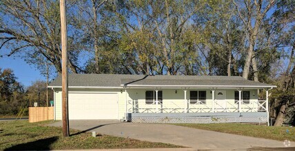 Building Photo - In St. George with large fenced in backyard!