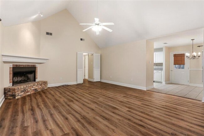 Building Photo - 71130 Sanders St