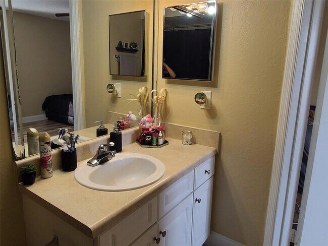 Building Photo - 4630 Commander Dr