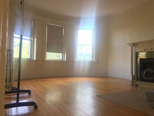 Building Photo - No brokers Fee, No Security Deposit, Heat Hot Water Included, Steps from the T Stop, Parking for ...