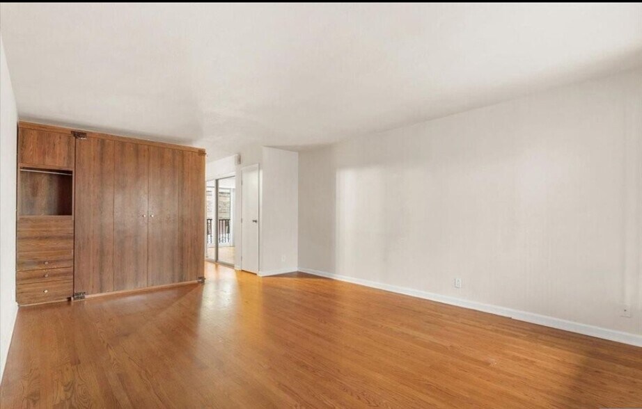 Building Photo - 61 S Sable Blvd