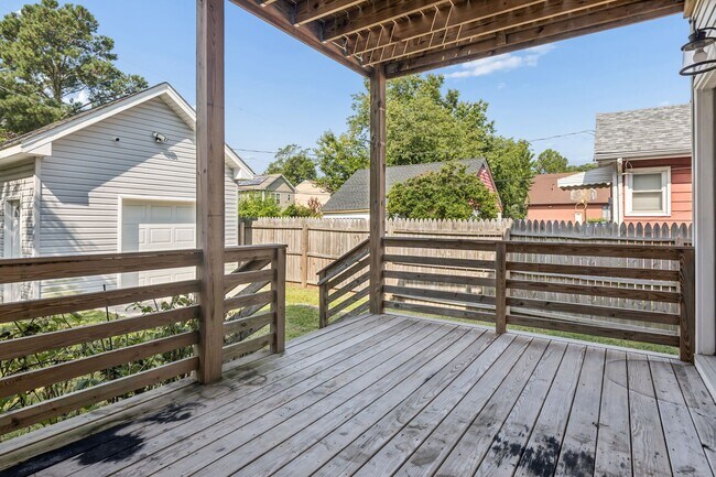 Building Photo - 317 Cottonwood Ave