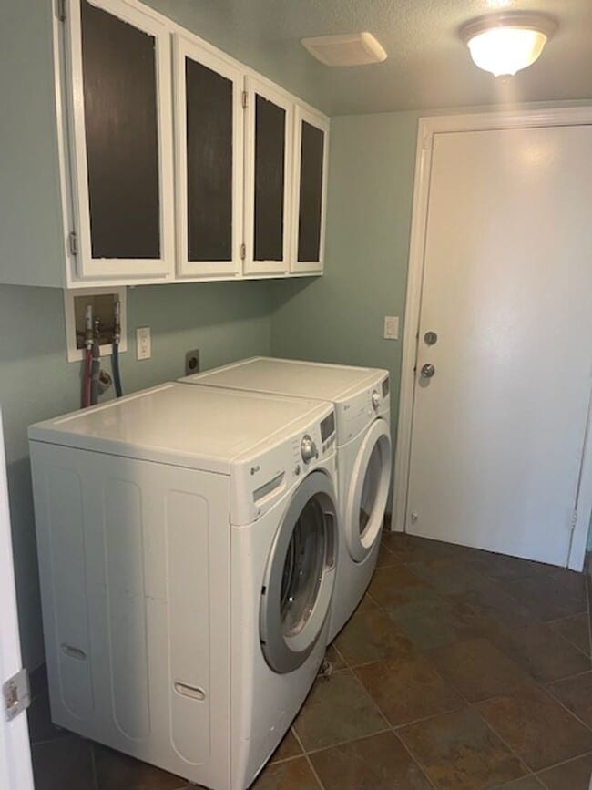 Building Photo - Great Escondido Rental