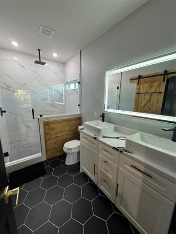 Building Photo - 401 E Walnut St