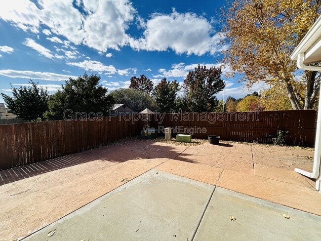 Building Photo - 479 Hayloft Way