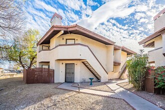 Building Photo - Bright, open 2nd floor condo in Phoenix!