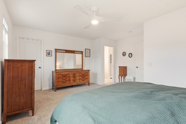 Building Photo - 17 Saltford Ln