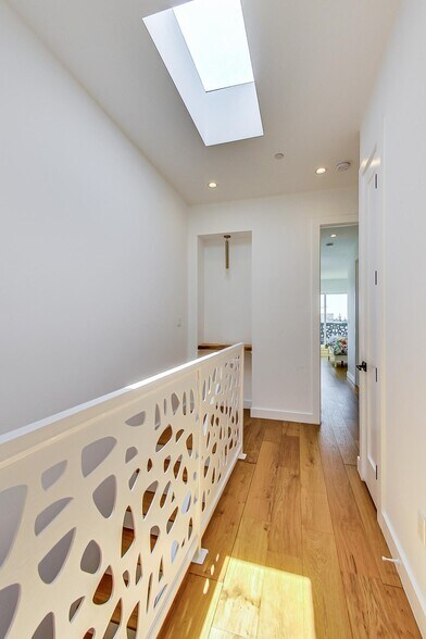 Building Photo - 25 U St NE