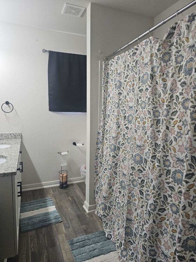 Building Photo - 1010 Cedar Point Dr