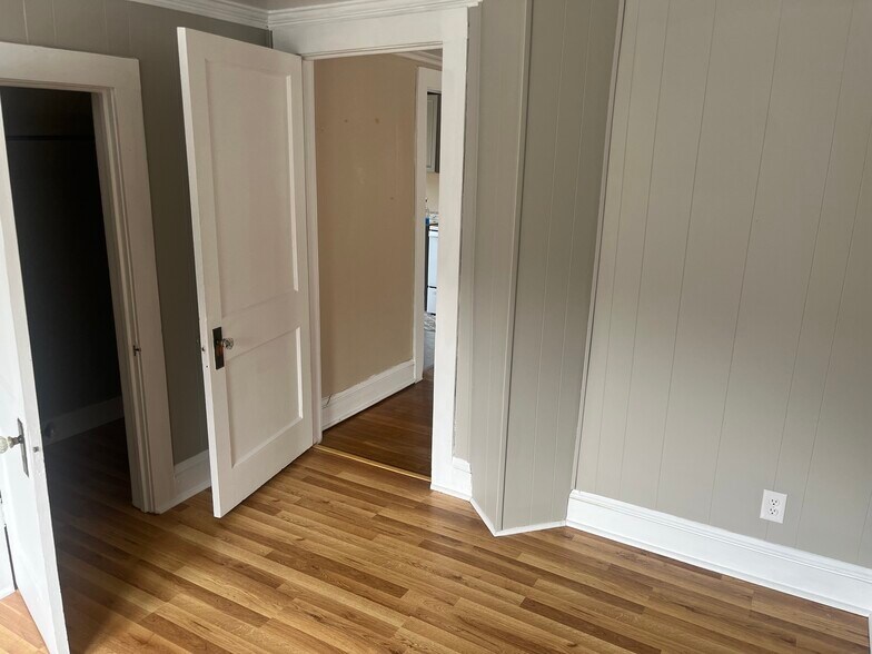 Building Photo - 110 School St