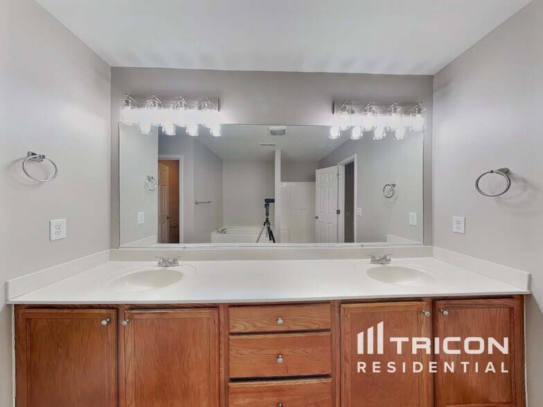 Building Photo - 3504 Whitworth Dr