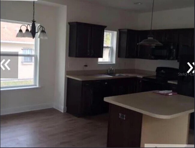 Building Photo - 2128 W Walnut St