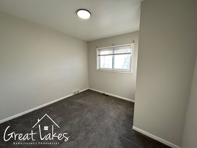 Building Photo - Charming 3 Bedroom 2 Bathroom now availabl...