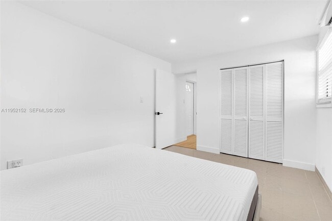 Building Photo - 2419 Coolidge St