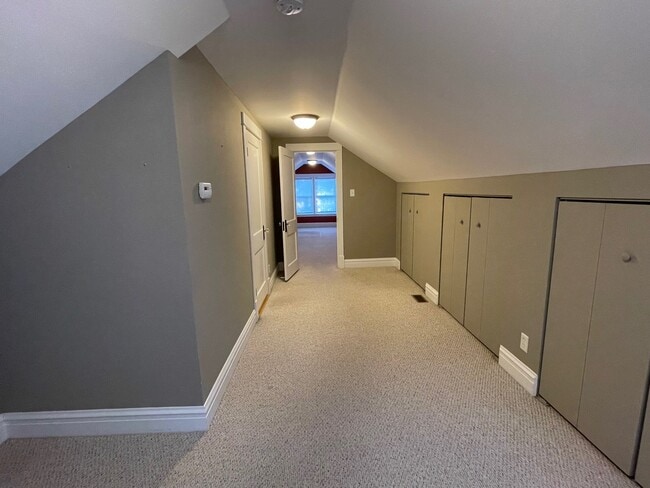 Building Photo - 831 Hayes Ave