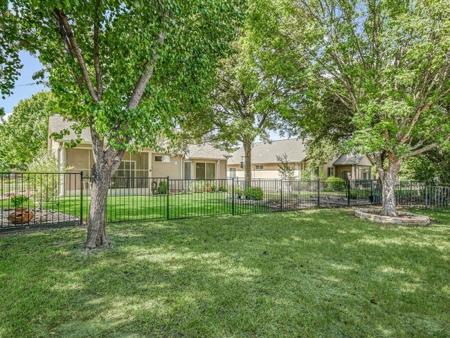 Building Photo - 708 Texas Dr
