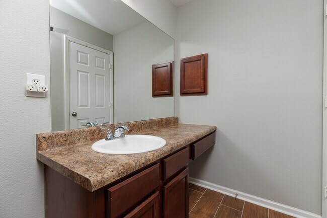 Building Photo - 2415 Bell Manor Dr SW