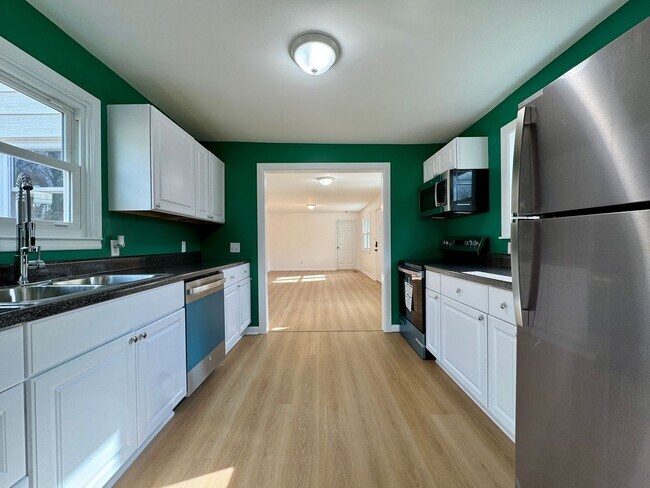 Building Photo - 32 Opal Rd