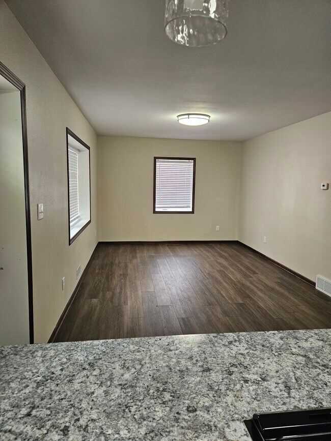 Building Photo - 1317 6th St