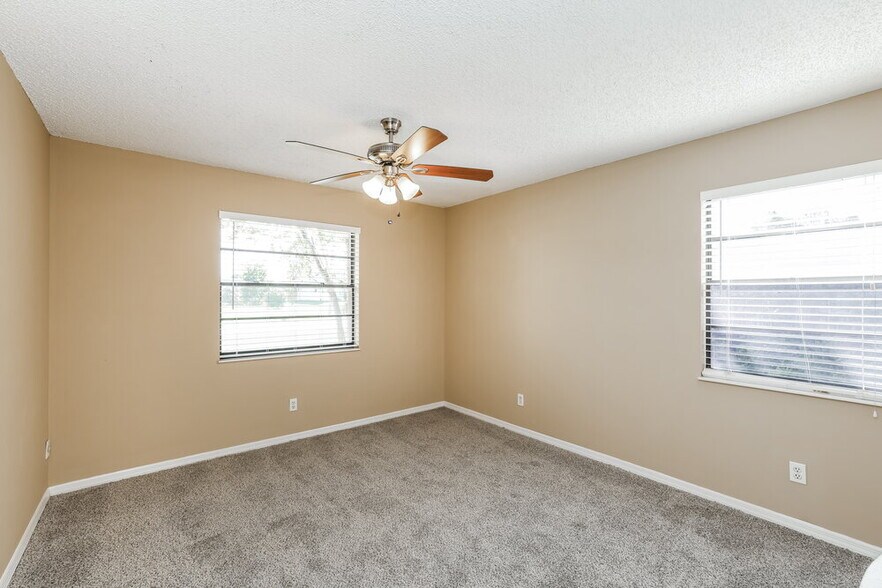 Building Photo - 167 NE Twylite Terrace