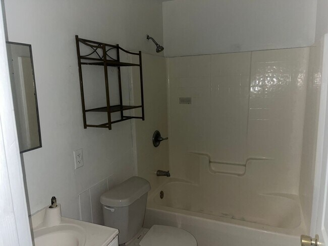 Building Photo - 3025-3027Lauss